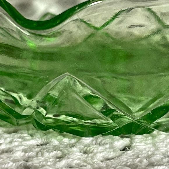 Little Uranium Glass Faceted Bowl - Picture 5 of 8